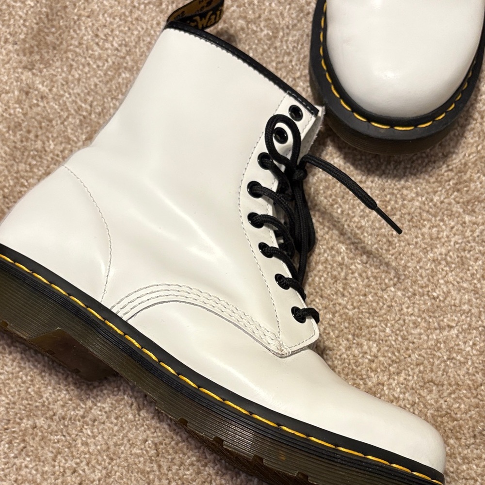 Dr. Martens Airwalk White Combat Boots with Black Laces Womens Size 9 - Picture 7 of 14